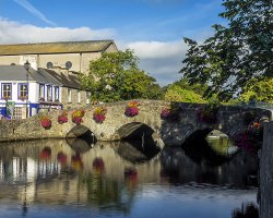 2 BB & Free Walking Tour for 2 €340